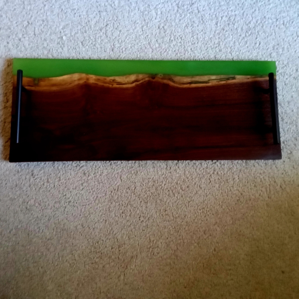 CHARCUTERIE BOARD HANDMADE LIVE EDGE GREEN APOXY AND WOOD.